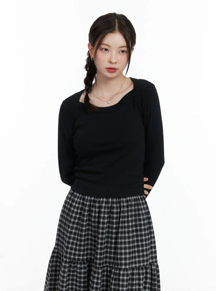 scoop-neck-cutout-long-sleeve-top-cn519 / Black