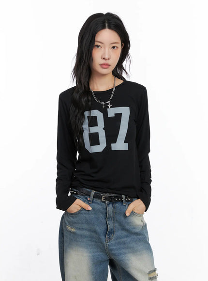 graphic-numbered-print-long-sleeve-top-co508 / Black
