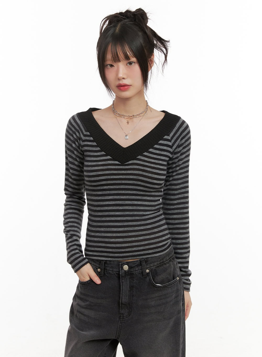 striped-v-neck-cropped-sweater-cj506 / gray