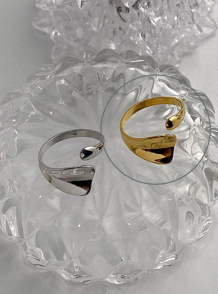 frida-crossline-open-ring-ia524 / Gold