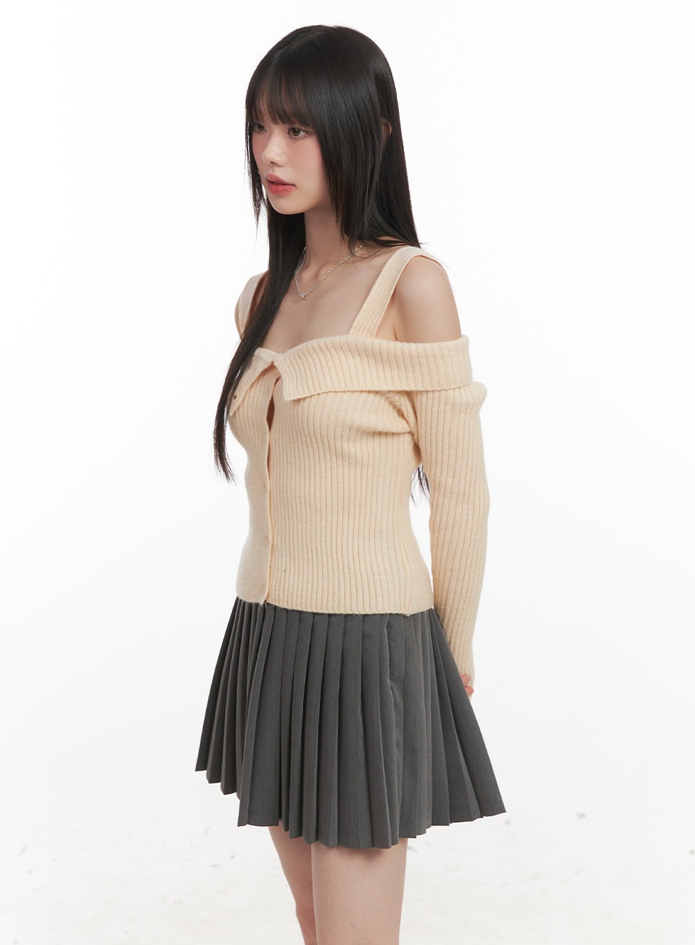 ribbed-button-down-off-shoulder-sweater-cj528 / Light beige