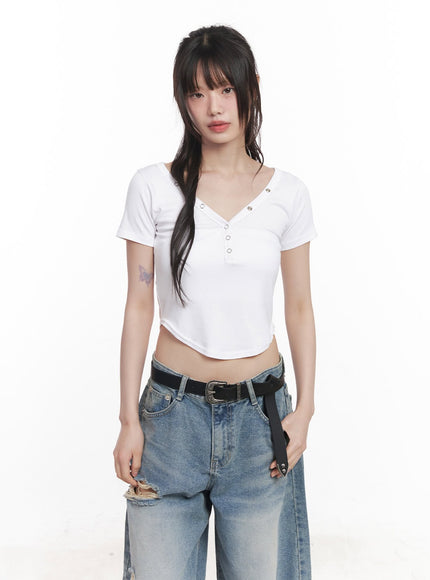 slim-fit-v-neck-buttoned-top-cy520 / White