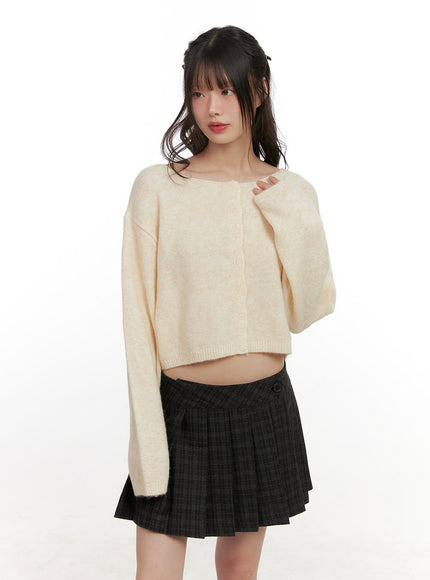 boat-neck-buttoned-knit-cardigan-cj501 / Light beige