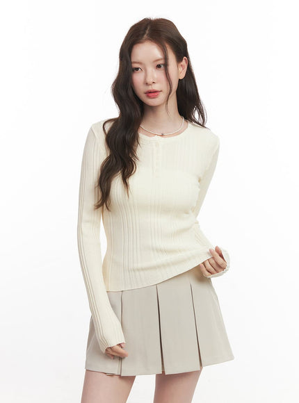 ribbed-slim-fit-round-neck-sweater-ca502 / Light beige