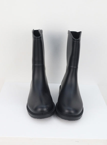 mid-calf-rain-boots-ou323