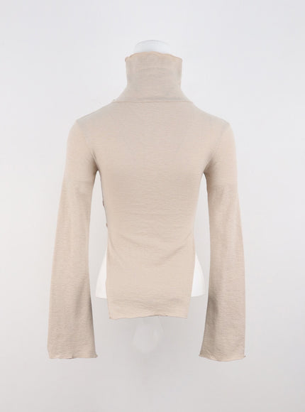 long-sleeve-top-with-high-neck-collar-co319