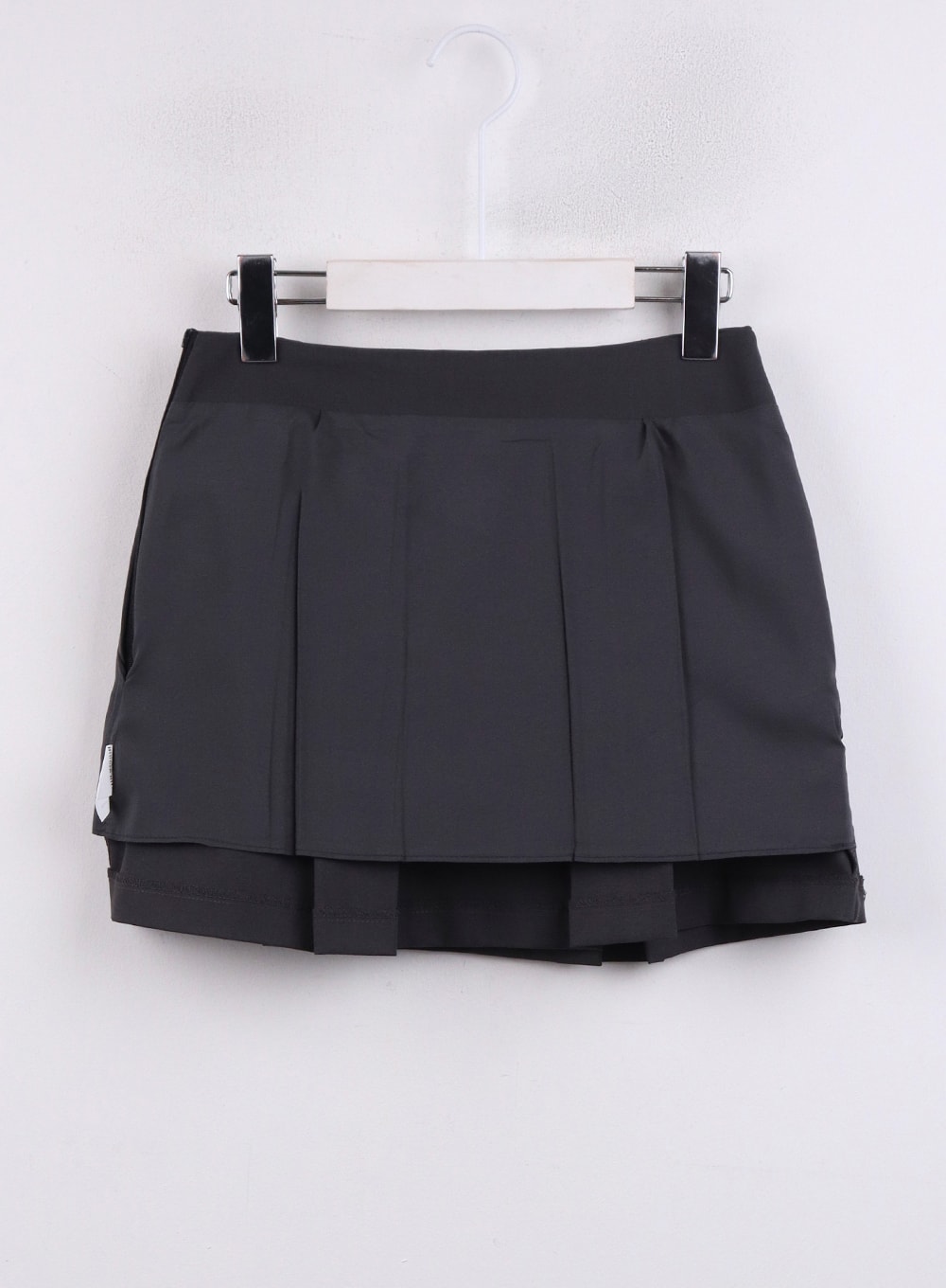 gray-pleated-belted-mini-skirt-cj423