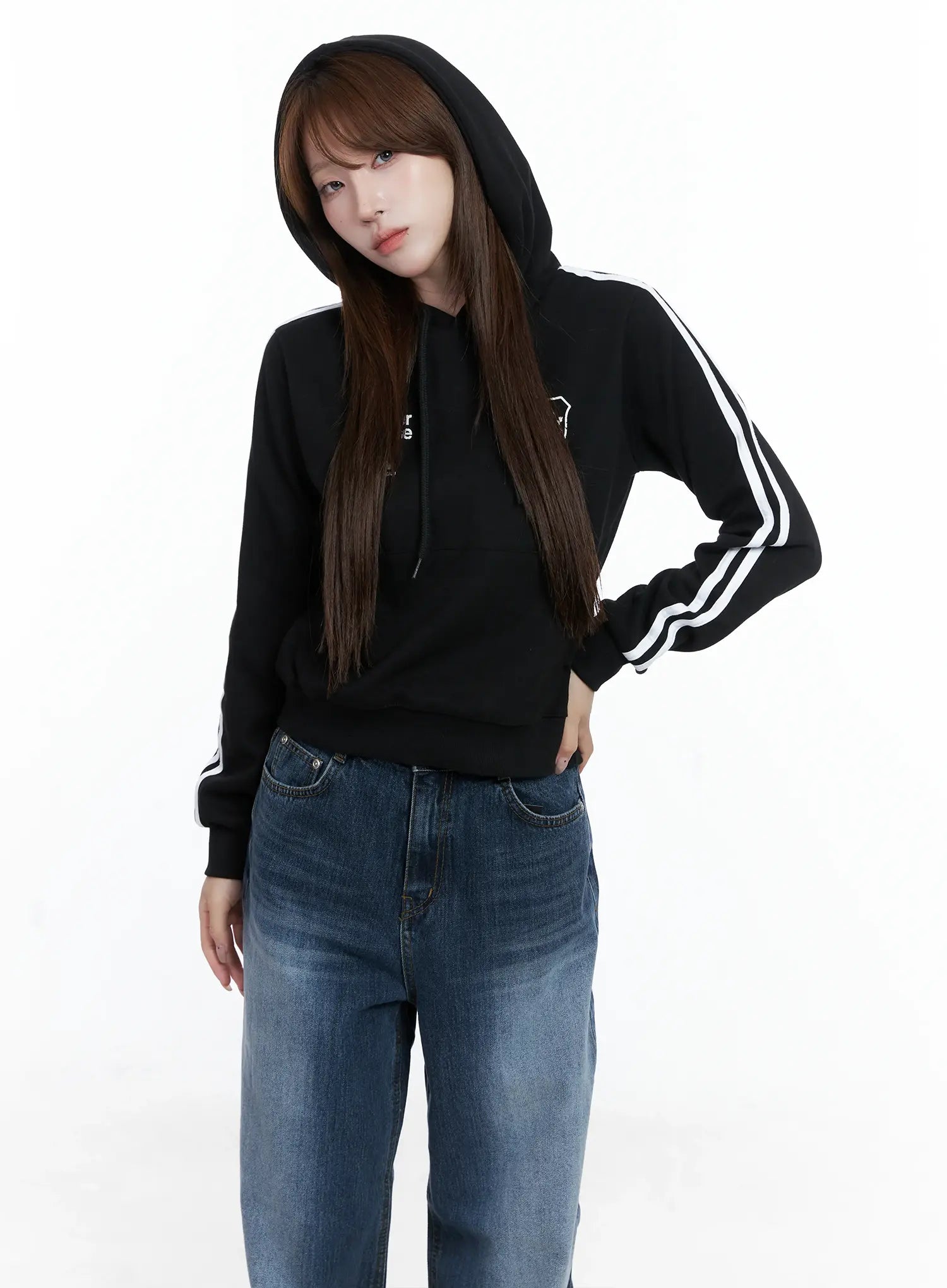 striped-sleeve-crop-hoodie-cs501 / Black