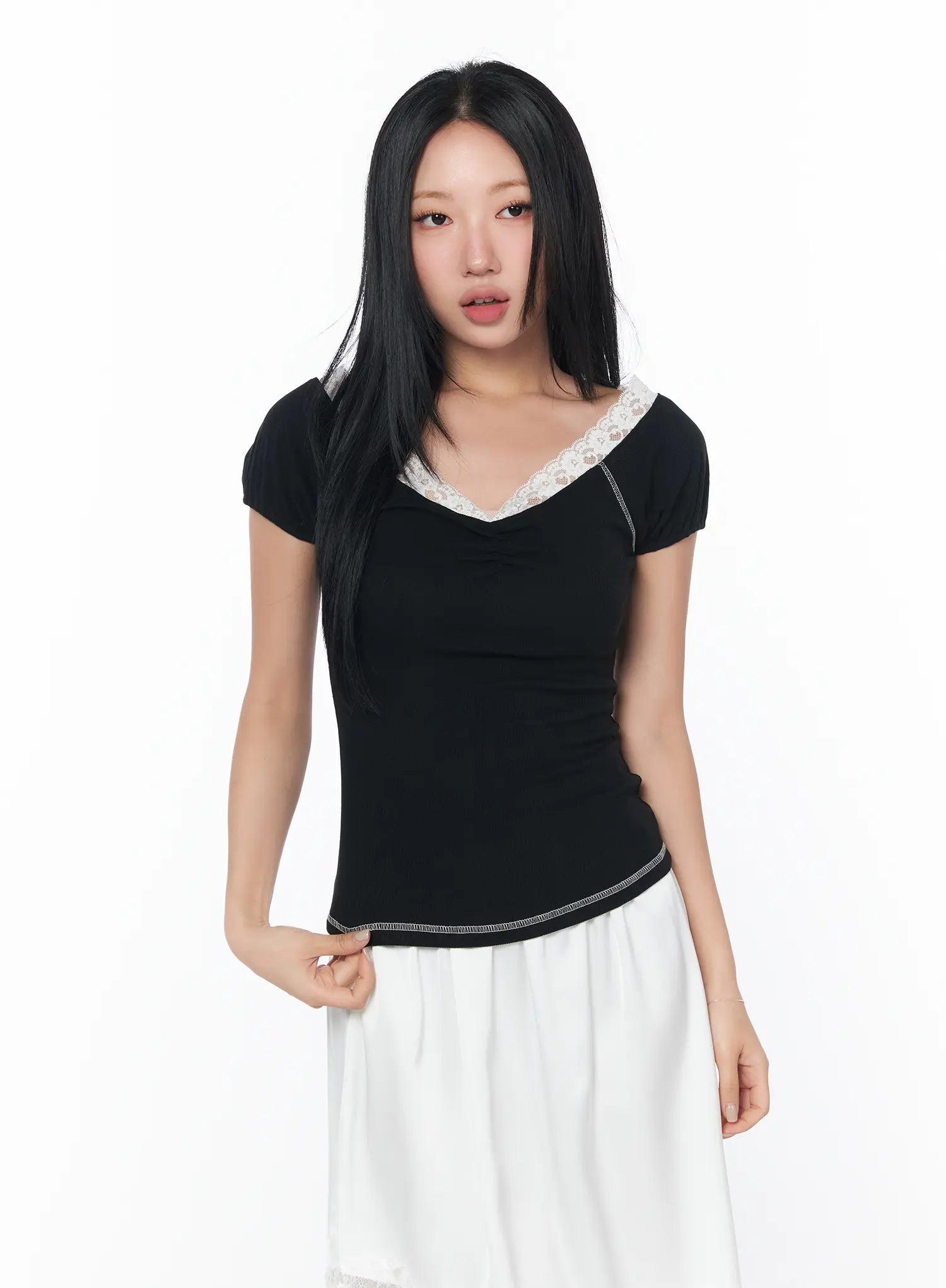 chic-lace-trimmed-shirred-tee-cy512 / Black