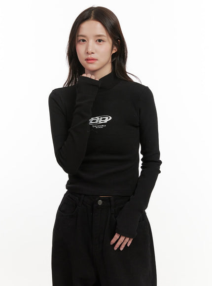 chic-graphic-crop-turtleneck-on429 / Black