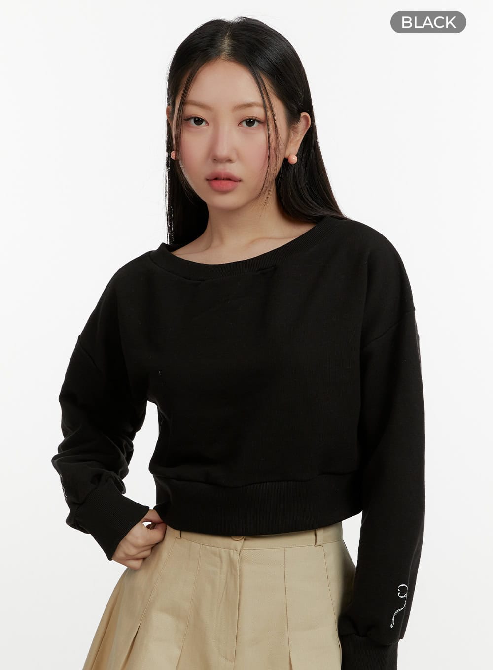 ribbon-graphic-crop-sweatshirt-oy413 / Black