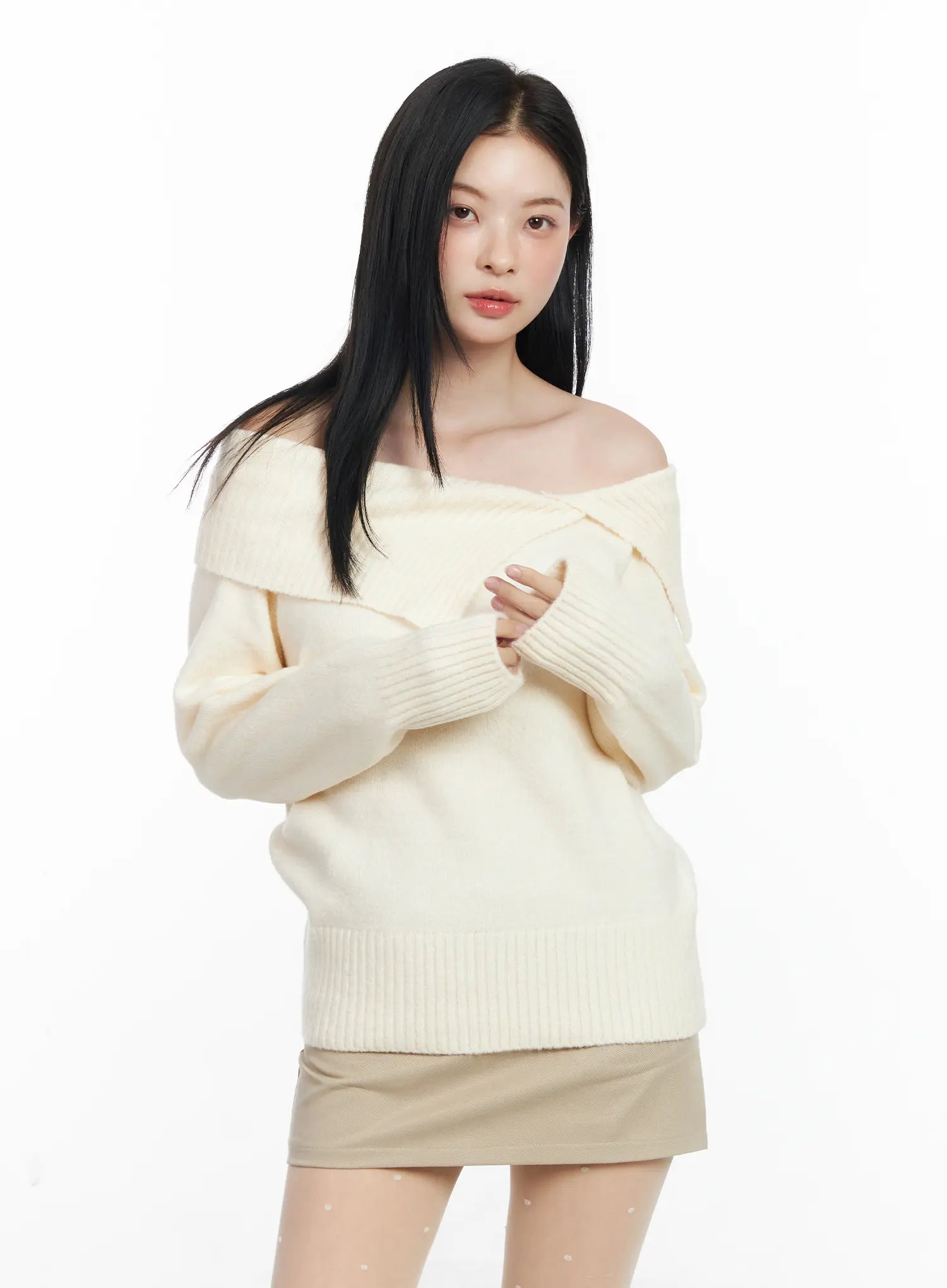 off-shoulder-knit-sweater-cj520 / Light beige