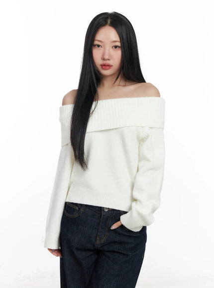 off-shoulder-knit-long-sleeve-top-cf503 / Light beige