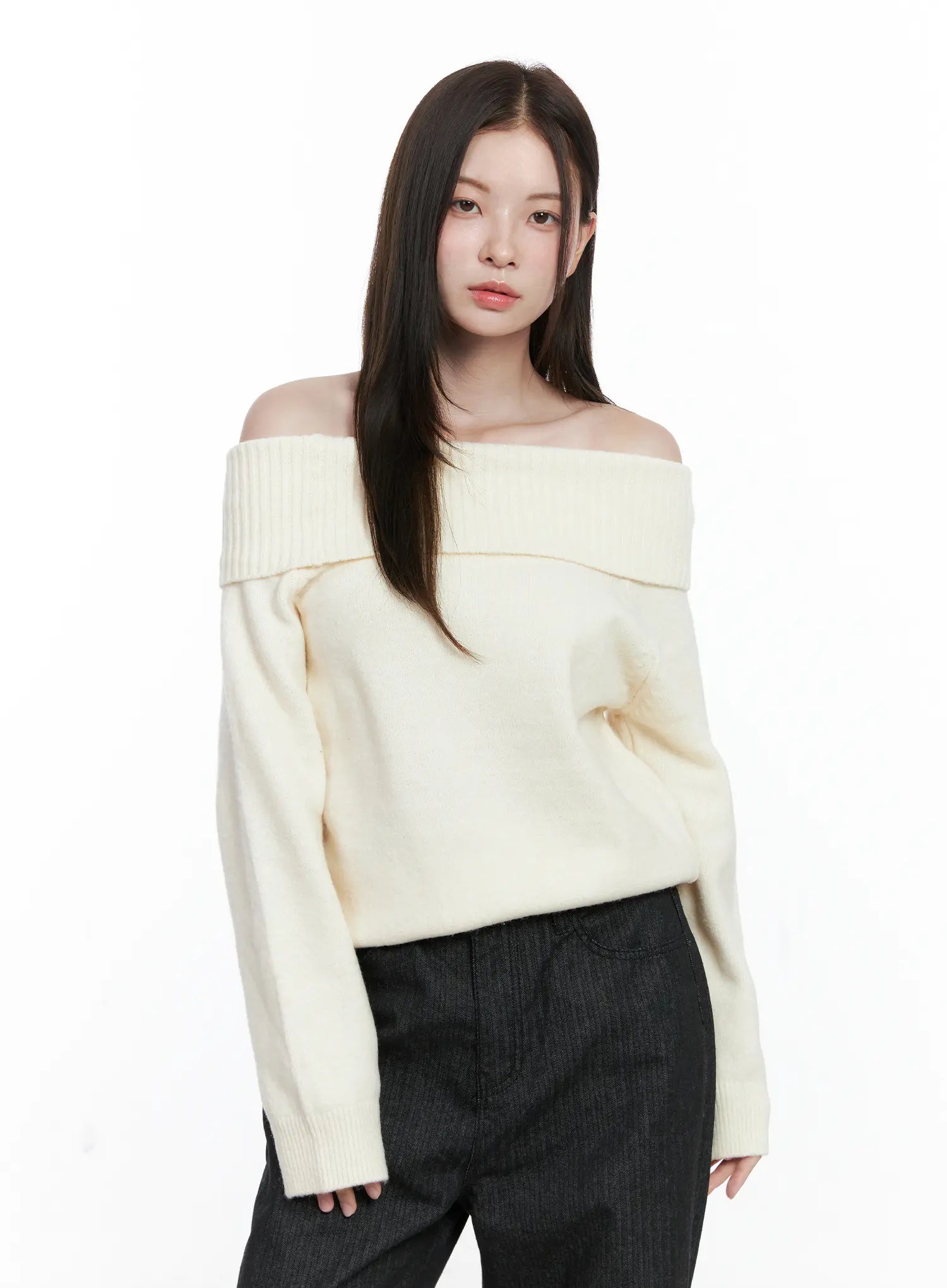 off-shoulder-knit-long-sleeve-top-co506 / Light beige