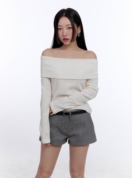 sleek-off-shoulder-asymmetrical-top-cj513 / White