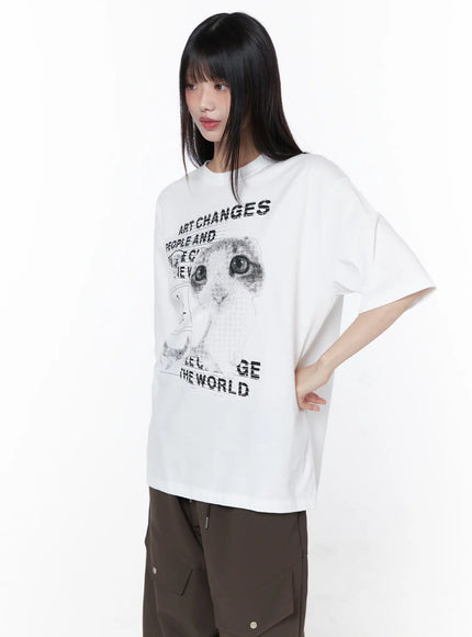 Oversized Cat Print Graphic Tee CU519 in White, size M/L