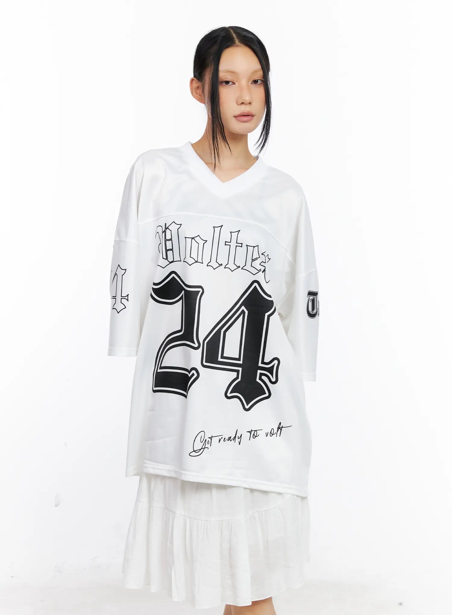 oversized-v-neck-graphic-tee-cl529 / White