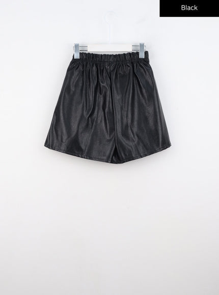 faux-leather-elastic-waist-shorts-co323