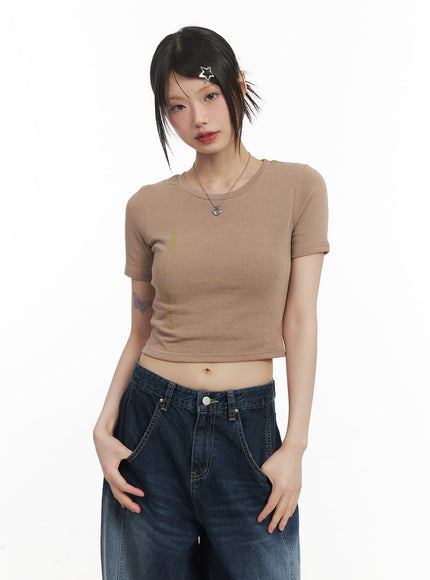 graphic-essential-crop-top-cf519 / Beige