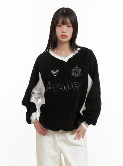 cozy-v-neck-embroidered-sweatshirt-cj502 / Black