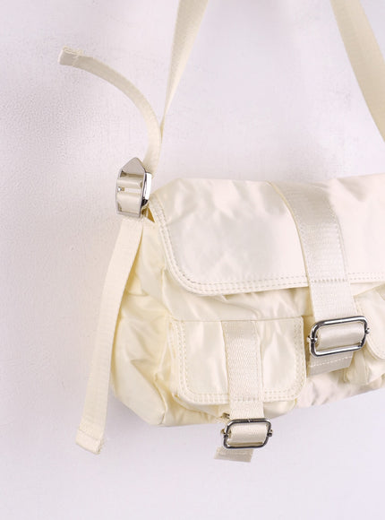 buckle-shoulder-bag-cf406