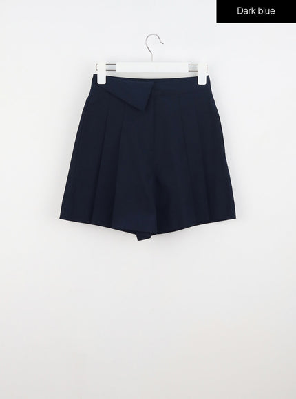 pleated-shorts-ou323