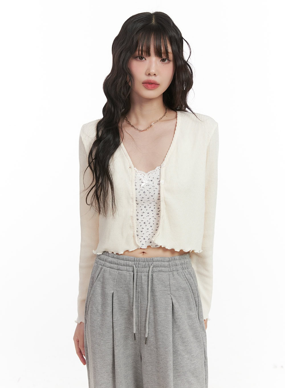 v-neck-buttoned-crop-cardigan-cj528 / Light beige