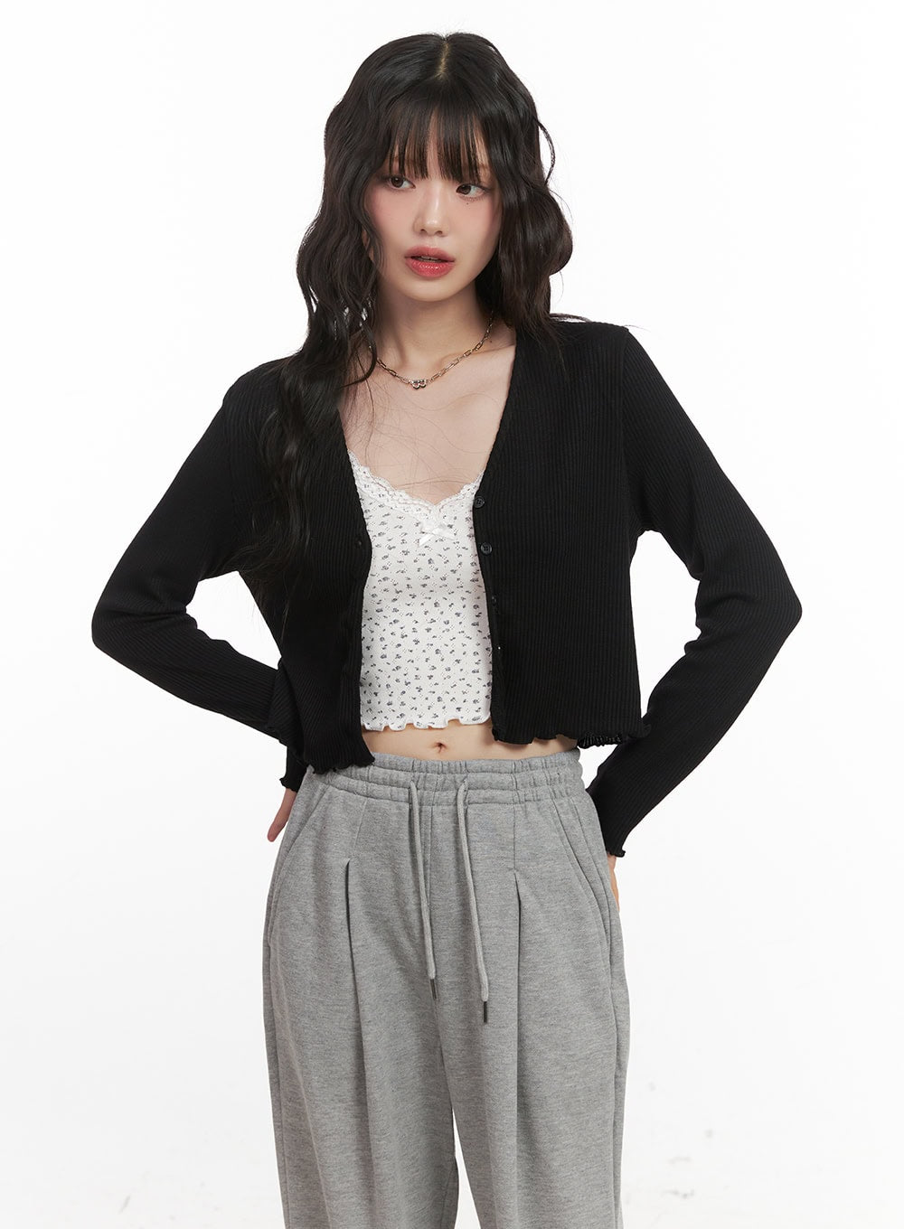 v-neck-buttoned-crop-cardigan-cj528 / Black