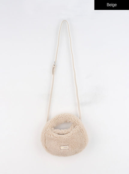 faux-fur-crossbody-bag-in317 / Beige