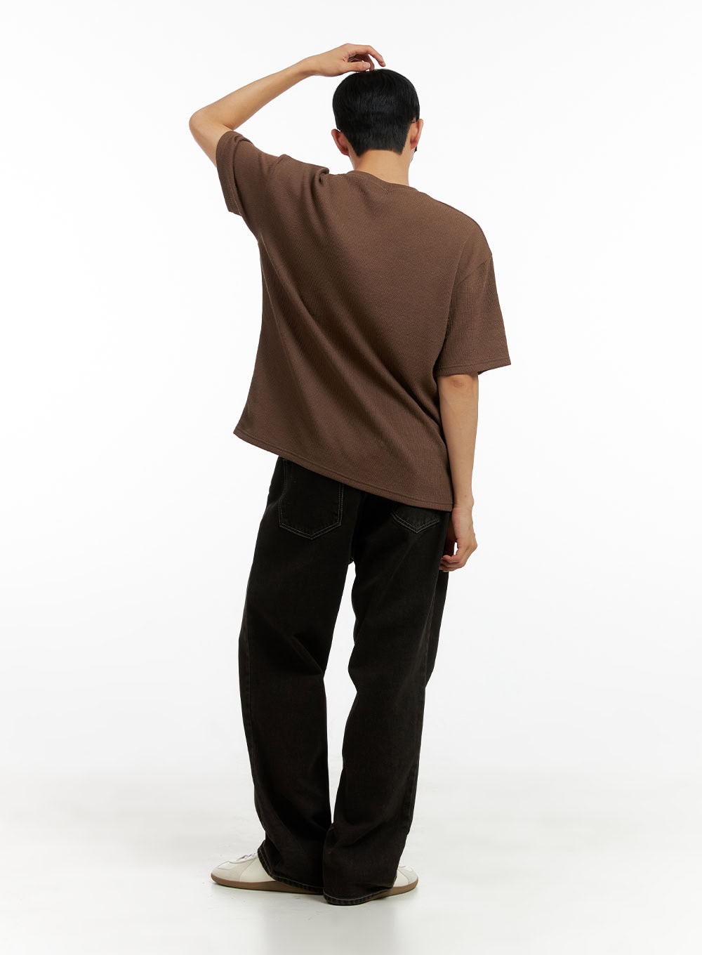 Men's Wide Fit Washed Baggy Jeans CL429 in Black, back full-body view on male model, rear patch pockets with contrast stitching, wide baggy leg, paired with brown tee and white sneakers.