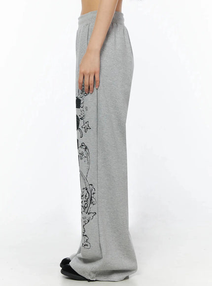 404 Error Graphic Sweatpants IL516 Gray side shot on model showing side seam silhouette with partial graphic print visible on outer leg panel