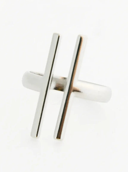 Aurora 11 Ring IL517 Silver front view close-up detail of dual parallel vertical bar design with polished metallic finish on white background