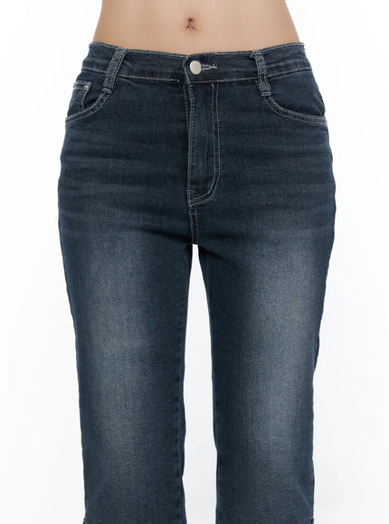 Axel Slit Capri Jeans CL510 dark blue close-up detail of waistband and front pockets showing button closure and contrast stitching