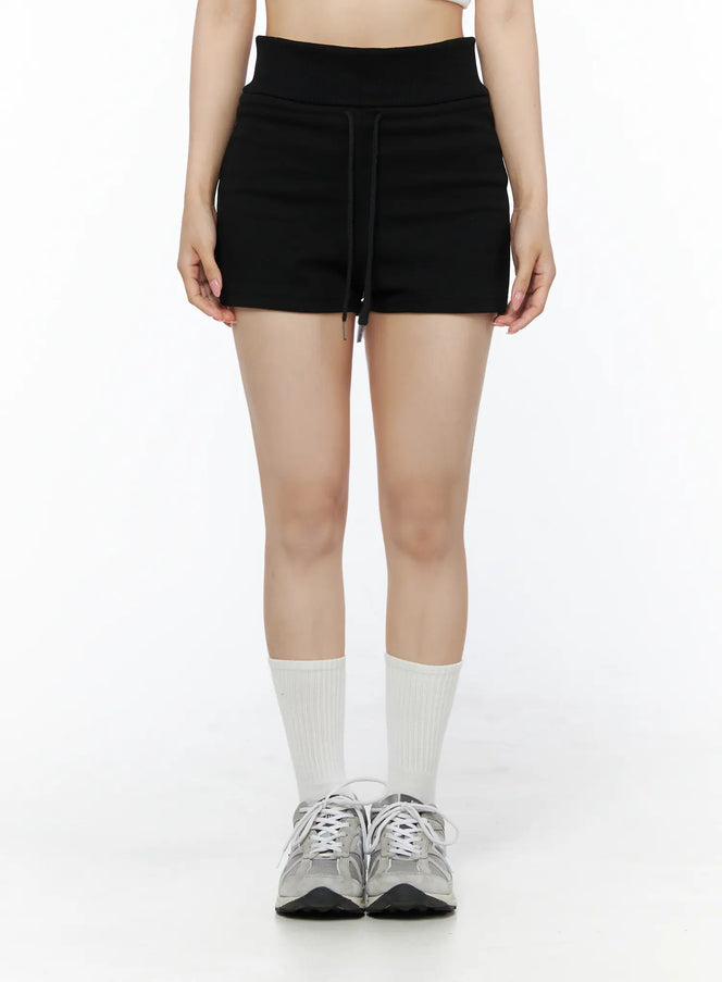 LEWKIN Basic Drawstring Lounge Shorts IU525 Black front close-up on model size S/M showing wide ribbed waistband and drawstring tie