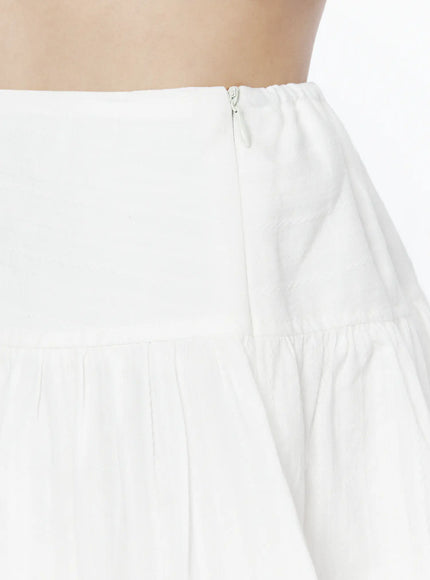 Basic Frill Flare Mini Skirt IU525 White close-up detail shot showing back zipper closure and tiered gathered fabric texture on high waistband