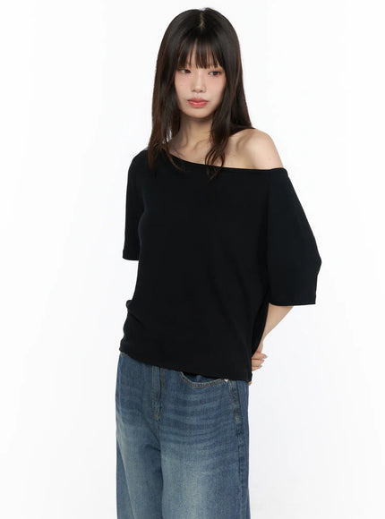 Basic Loose Fit Asymmetric Tee CL522 in Black, size M/L