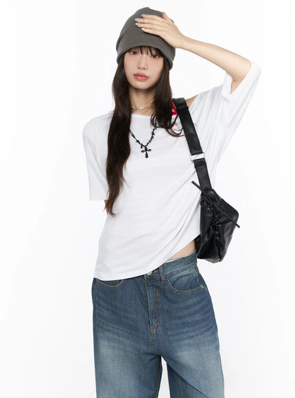 LEWKIN Basic Loose Fit Asymmetric Tee CL522 White front shot on model wearing gray beanie and black crossbody bag styled with wide-leg jeans