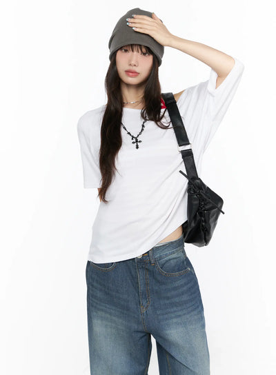 LEWKIN Basic Loose Fit Asymmetric Tee CL522 White front shot on model wearing gray beanie and black crossbody bag styled with wide-leg jeans