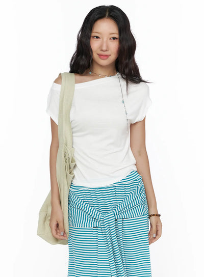 LEWKIN Basic One-Shoulder Tee CL513 White front shot on model wearing asymmetric off-shoulder neckline slim-fit tee with canvas tote bag