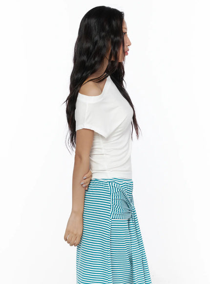 Basic One-Shoulder Tee CL513 White side profile shot on model revealing off-shoulder cut and fitted body with short cap sleeve