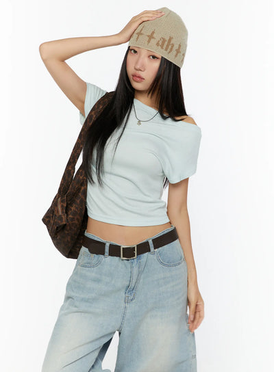 LEWKIN Basic One-Shoulder Top CU529 Mint front view on model wearing beanie and leopard bag paired with wide-leg jeans, asymmetric shoulder crop top