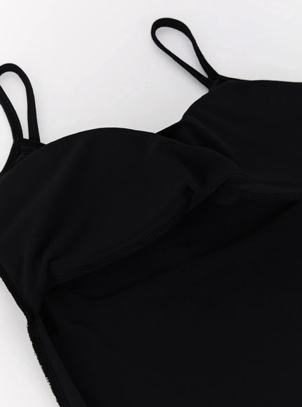 Basic Padded Cami Top IU525 Black flat-lay close-up showing built-in padded bra cups, spaghetti straps, smooth jersey fabric, and scoop neckline construction
