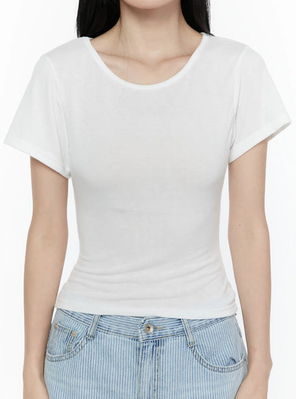 Basic Round Neck Tee IL506 White close-up front model shot highlighting round neckline, soft fabric texture, and fitted silhouette paired with striped denim