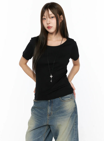 Basic Round Neck Top CL517 in Black, size S/M
