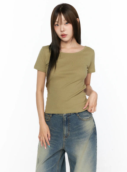 Basic Round Neck Top CL517 Dark green front view on model showing ribbed knit fabric, fitted cropped silhouette, scoop neckline, paired with wide-leg denim