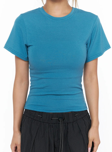 Basic Short Sleeve Top CU523 Blue — front close-up shot on model, cropped view showing crewneck stitching and short sleeve hem detail of blue top