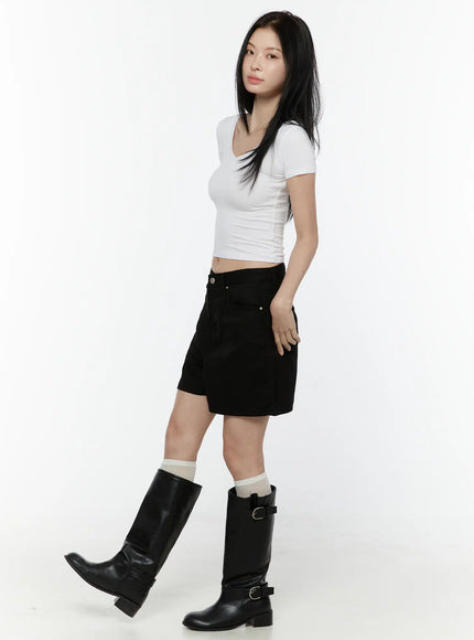 Basic V-Neck Crop Top IL506 White side view on model walking pose showing fitted body-hugging cut with black shorts and tall boots