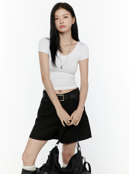 LEWKIN Basic V-Neck Crop Top IL506 White front view on model size S/M styled with black shorts belt and bag