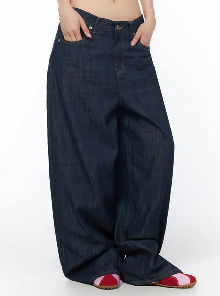 Brinny Vintage Wide-Leg Jeans IU525 Dark blue side view on model showing voluminous wide-leg denim silhouette with low V-waist and front pocket detail