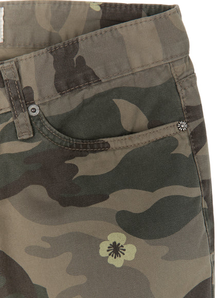 Camo Cargo Trousers IL522 Dark green close-up detail of coin pocket, silver rivet, and embroidered flower motif on olive camo cotton fabric